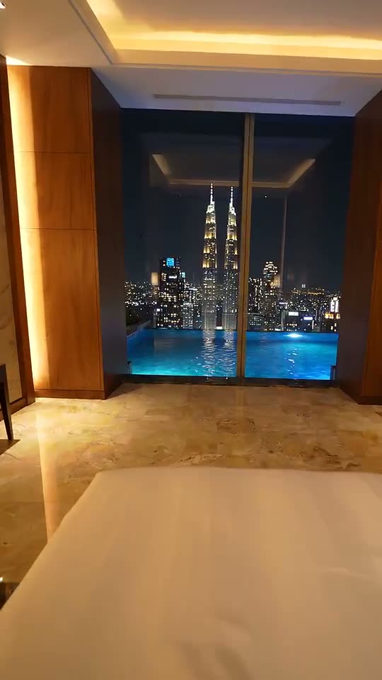 Nachtflug über Dubai
